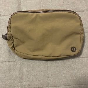 Lululemon everywhere belt bag